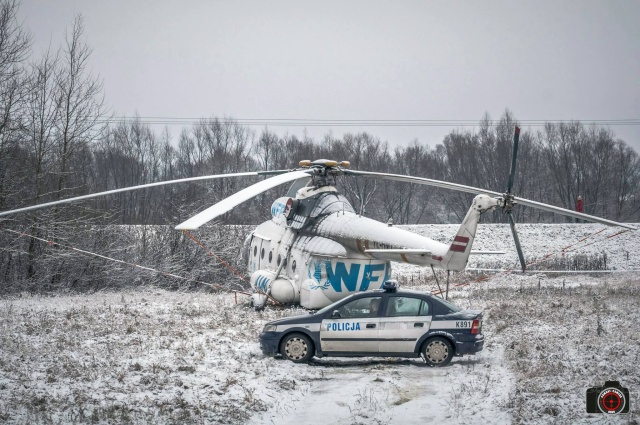 Awaryjne lądowanie śmigłowca ONZ w Jaśle (fot. Sławomir Bracik)