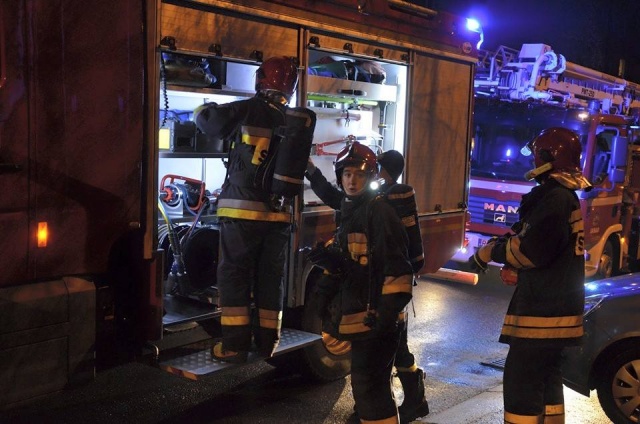 Mieszkańcy poczuli spaleniznę - interweniowała straż pożarna (fot. P. Janas, Jaslonet.pl)